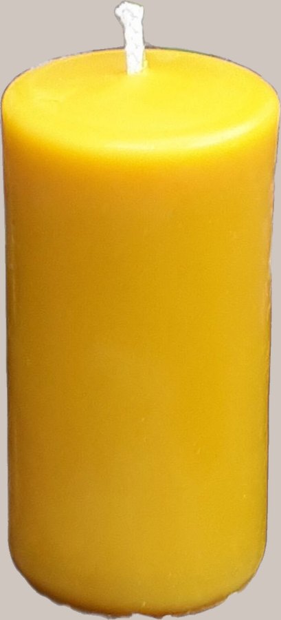 Beeswax pillar candle (plain)